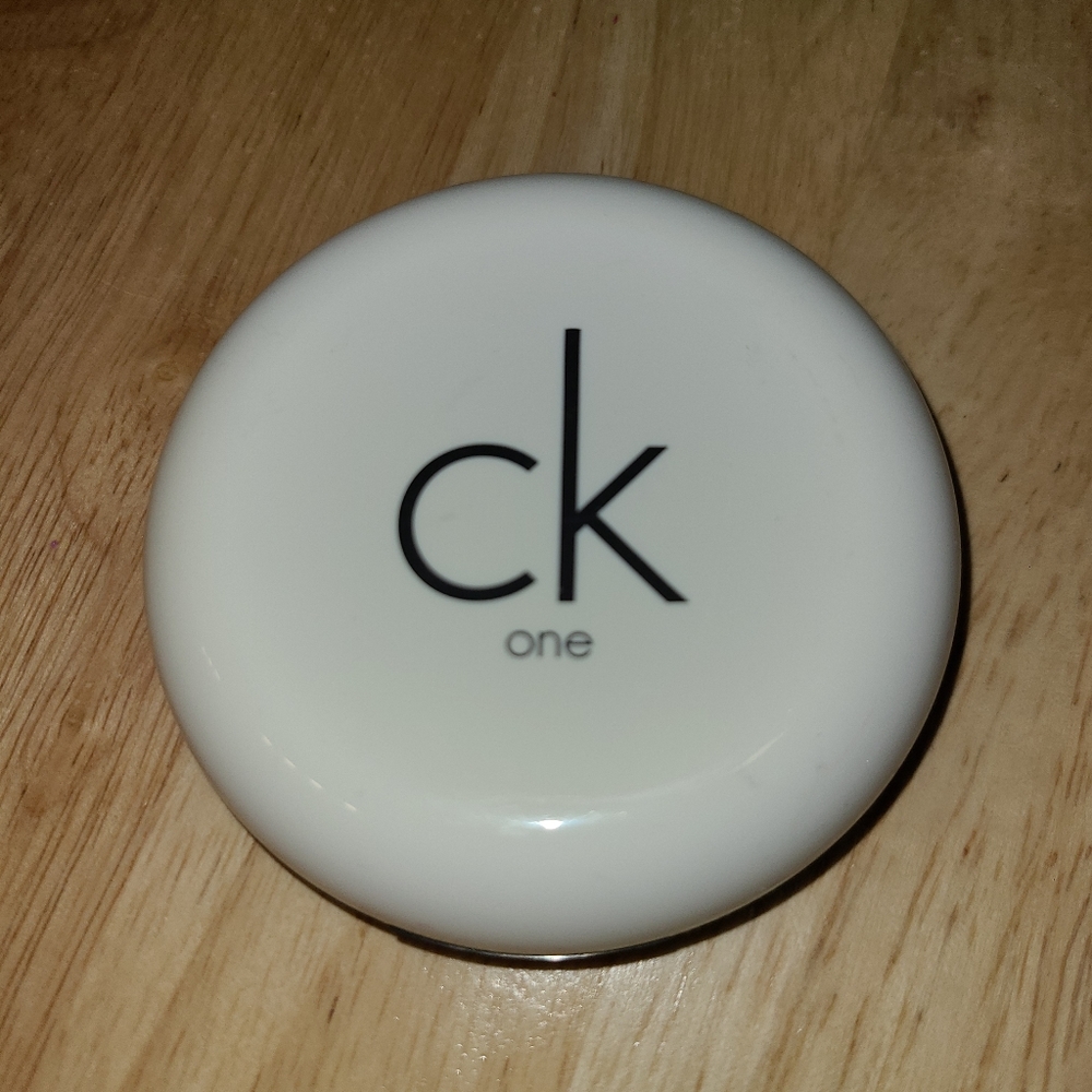 Calvin Klein Pressed Powder *New